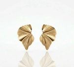 BRINCO MEIA FOLHA BANHADO EM OURO 18K
