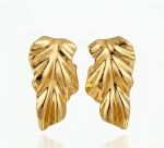 BRINCO ORGÂNICO FOLHA - BANHADO EM OURO 18K