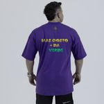 Camiseta Oversized A Camiseta é Roxa
