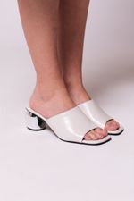 Tamanco Off White Salto de Metal 
