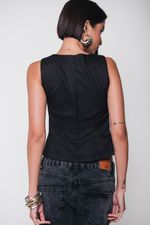 Blusa Alfaiataria Ilhós Preta