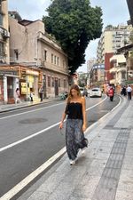 Saia Longuete de Renda Preta