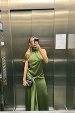 Vestido de Cetim Frente Única Amarração