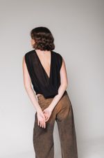 Blusa Frente Única Gola Alta Preta