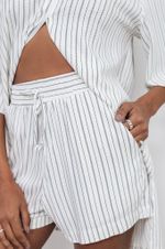Short Curto Listrado Branco