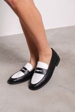Mocassim Preto e Branco