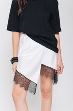 Saia Assimétrica de Cetim Com Renda Off White
