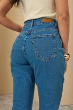 Calça Jeans Feminina Mom Cintura Alta – Denim Zero