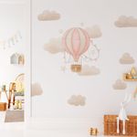 Adesivo de Parede Infantil Balão Mágico Flutuando entre Nuvens