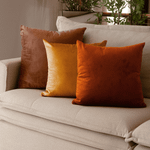 Capa de Almofada Veludo Premium Decorativa - Marrom Amendoa 50cm x 50cm