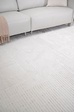 Tapete Sala Perfil Leve Caspian Lines Off White e Bege 200x250