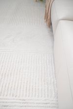 Tapete Sala Perfil Leve Caspian Lines Off White e Bege 200x250
