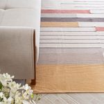 Tapete Artesanal Trama e Bico Grande para Sala Quadros Amarelo 150x200