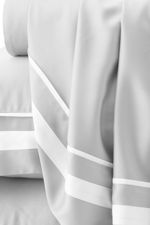 Jogo de Cama Bambu Genevê 300 Fios Cinza e Branco King