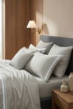 Jogo de Cama Bambu Genevê 300 Fios Fendi e Branco King