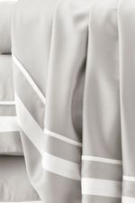 Jogo de Cama Bambu Genevê 300 Fios Fendi e Branco King