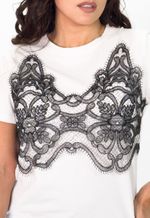 Camiseta Com Renda E Perolas