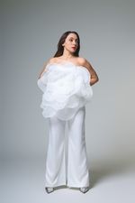 Vestido Curto Com Rosa Na Frente