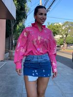 Camisa Com Detalhes e Abertura nas Costas 