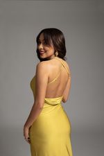 Vestido Longo Alças Finas Decote Nas Costas Verde