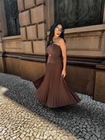 Vestido Midi Alfaiataria Tomara que Caia com Saia Plissada