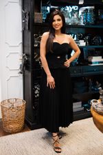 Vestido Midi Alfaiataria Tomara que Caia com Saia Plissada