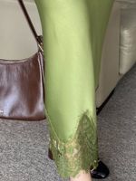 Saia Midi Seda Detalhe Renda