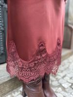 Saia Midi Seda Detalhe Renda