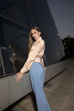 Camisa de Seda Estampado com Botões de Pérolas 