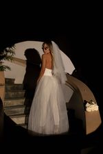 Macacão Branco com Detalhe em Tule, Corset e Top Cruzado Tipo Cropped