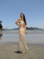 Conjunto Top de Alças Finas e Saia Midi em Brilho – Look Luxo para Praia