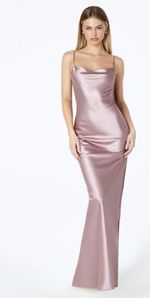 Vestido Longo de Seda com Alças Finas, Decote nas Costas e Fenda Rosa