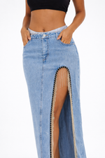 Saia Jeans Longa com Fenda e Pedraria Tipo Chuva
