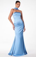 Vestido Longo Strapless com Zíper nas Costas e Lenço de Seda Removível Azul