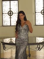 Vestido Longo Tomara que Caia Sereia com Decote em V e Transparência e Brilho Preto