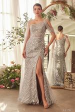 Vestido Longo Prata com Brilho, Um Ombro Só e Fenda