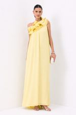 Vestido Longo de Um Ombro Só com Babado e Caimento Elegante Amarelo
