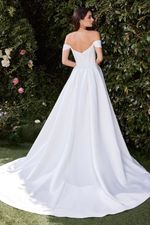 Vestido de Noiva Estilo Princesa em Seda Ombro a Ombro com Cauda Off White