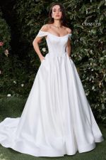Vestido de Noiva Estilo Princesa em Seda Ombro a Ombro com Cauda Off White