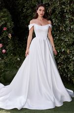 Vestido de Noiva Estilo Princesa em Seda Ombro a Ombro com Cauda Off White