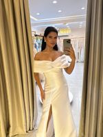 Vestido de Noiva com Decote Ombro a Ombro, Detalhe de Nó e Fenda na Perna Branco