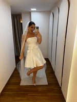Vestido Curto Tomara que Caia com Cinto na Cintura e Saia com Volume Branco