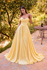 Vestido Longo de Seda Off Shoulder com Corset nas Costas e Saia Ampla Amarelo
