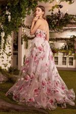 Vestido Longo em Tule com Aplicações Florais