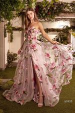 Vestido Longo em Tule com Aplicações Florais