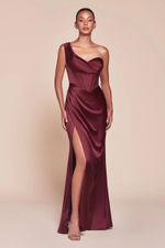 Vestido Longo de Seda de Um Ombro com Corset Estruturado, Drapeado Lateral e Fenda Guindo