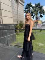 Vestido Midi Tomara que Caia com 3 Folhos de Tule Laterais Preto
