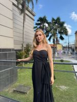 Vestido Midi Tomara que Caia com 3 Folhos de Tule Laterais Preto