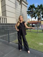 Conjunto Blusa Assimétrica e Calça Pantalona Preto