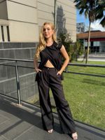 Conjunto Blusa Assimétrica e Calça Pantalona Preto